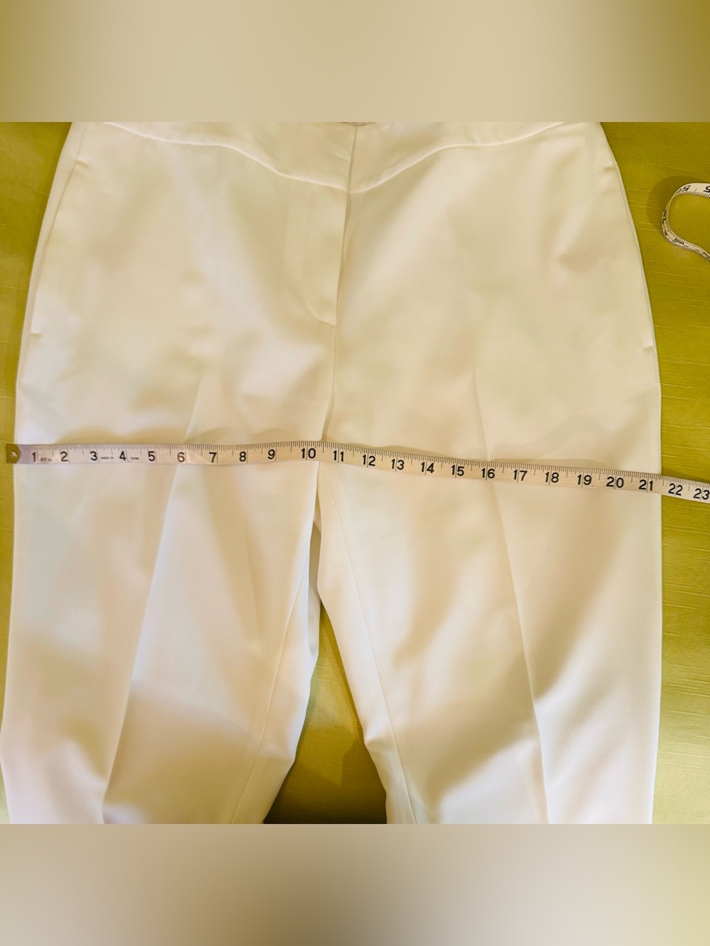 Le Suit White Women's Two-Piece Blazer and Trousers - Picture 11 of 13